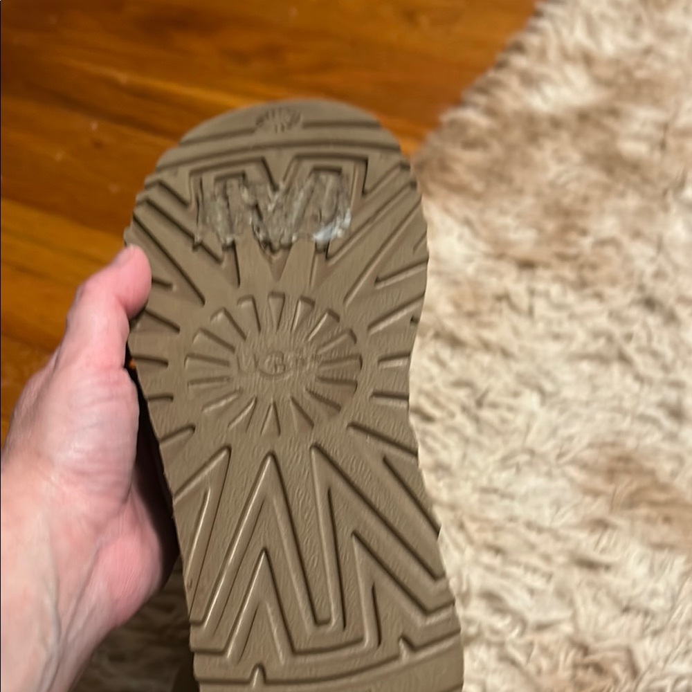 Women's Shearling-Lined Ugg Boots - Picture 5 of 7